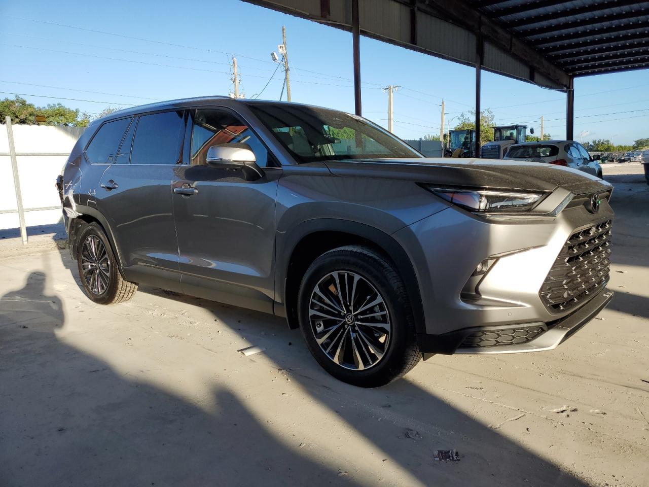 2025 Toyota Grand Highlander Limited - Фото 4