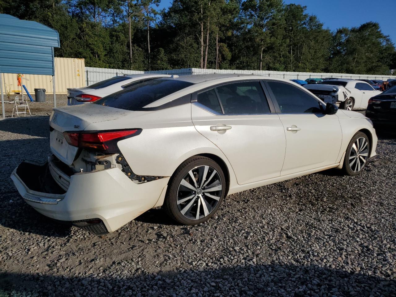 2021 Nissan Altima Sr - Фото 3