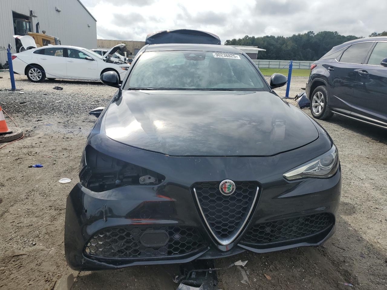 2022 Alfa Romeo Giulia Super - Image 5