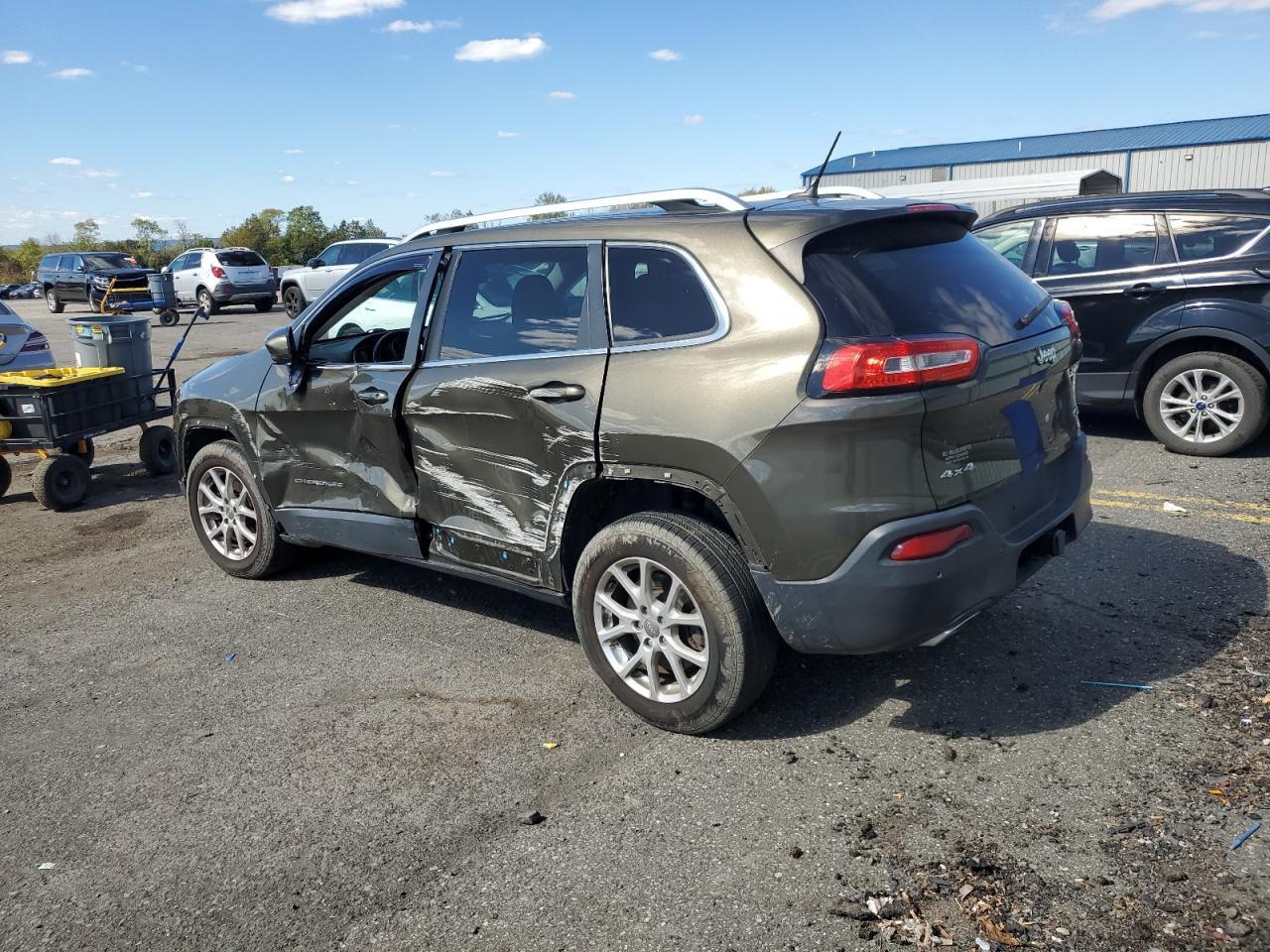 2015 Jeep Cherokee Latitude - Image 2