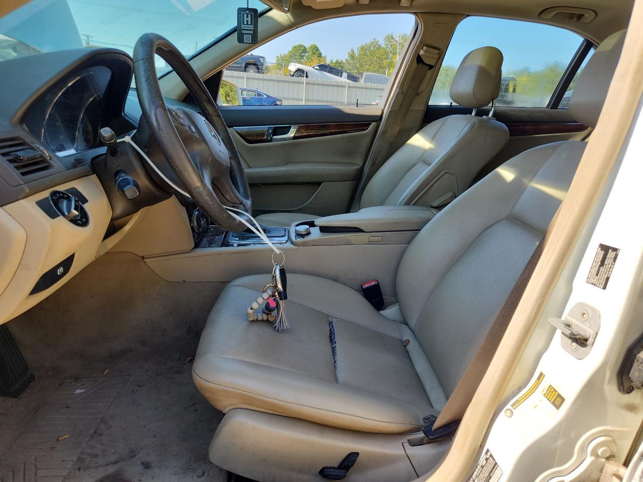 2010 Mercedes-Benz C 300 - Фото 7