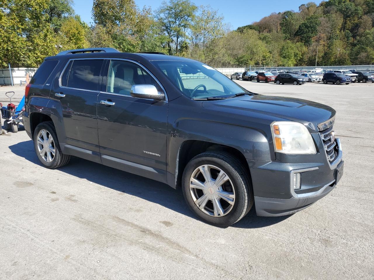 2017 GMC Terrain Slt - Image 4