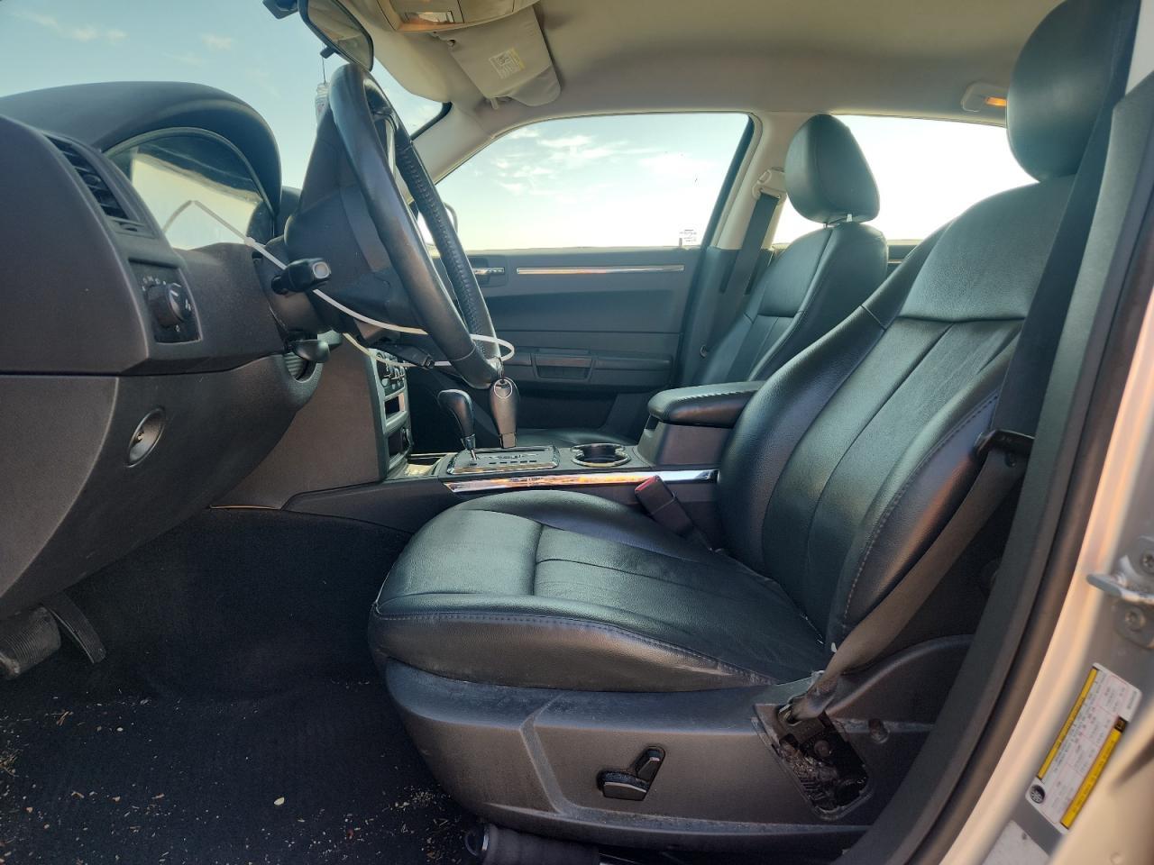 2010 Chrysler 300 Touring - Image 7