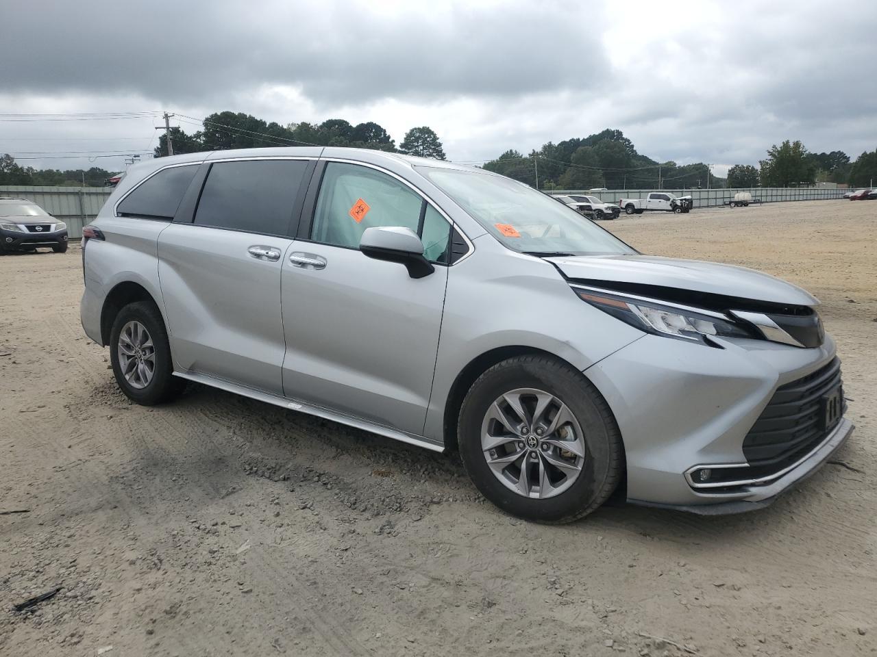 2022 Toyota Sienna Xle - Image 4