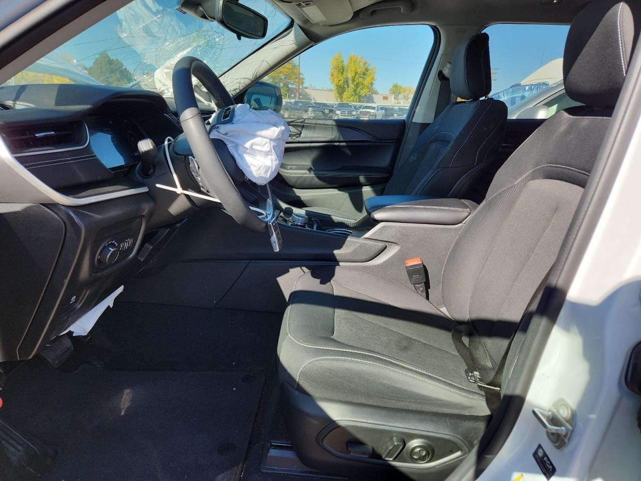 2023 Jeep Grand Cherokee L Laredo - Image 7