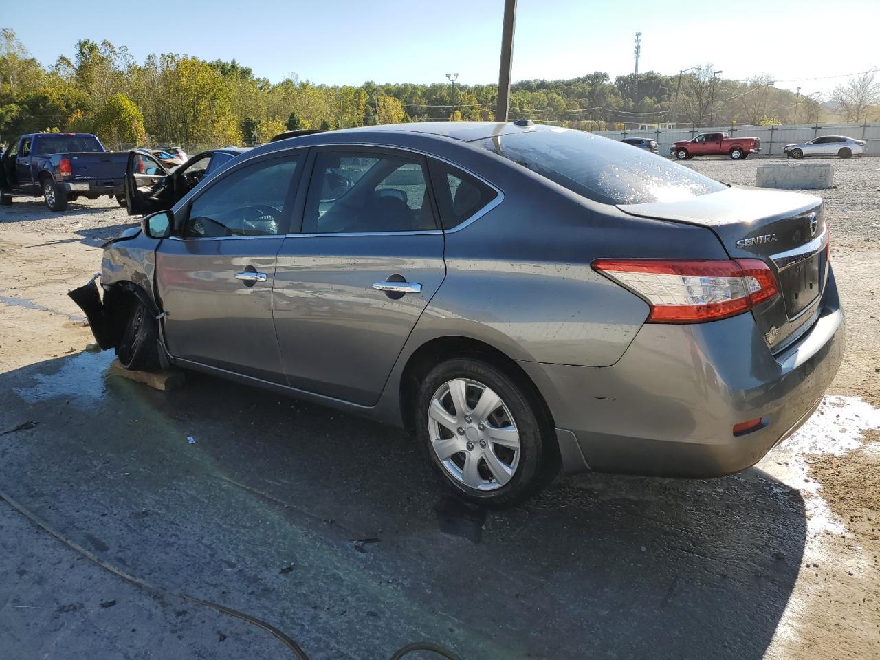 2015 Nissan Sentra S - Фото 2