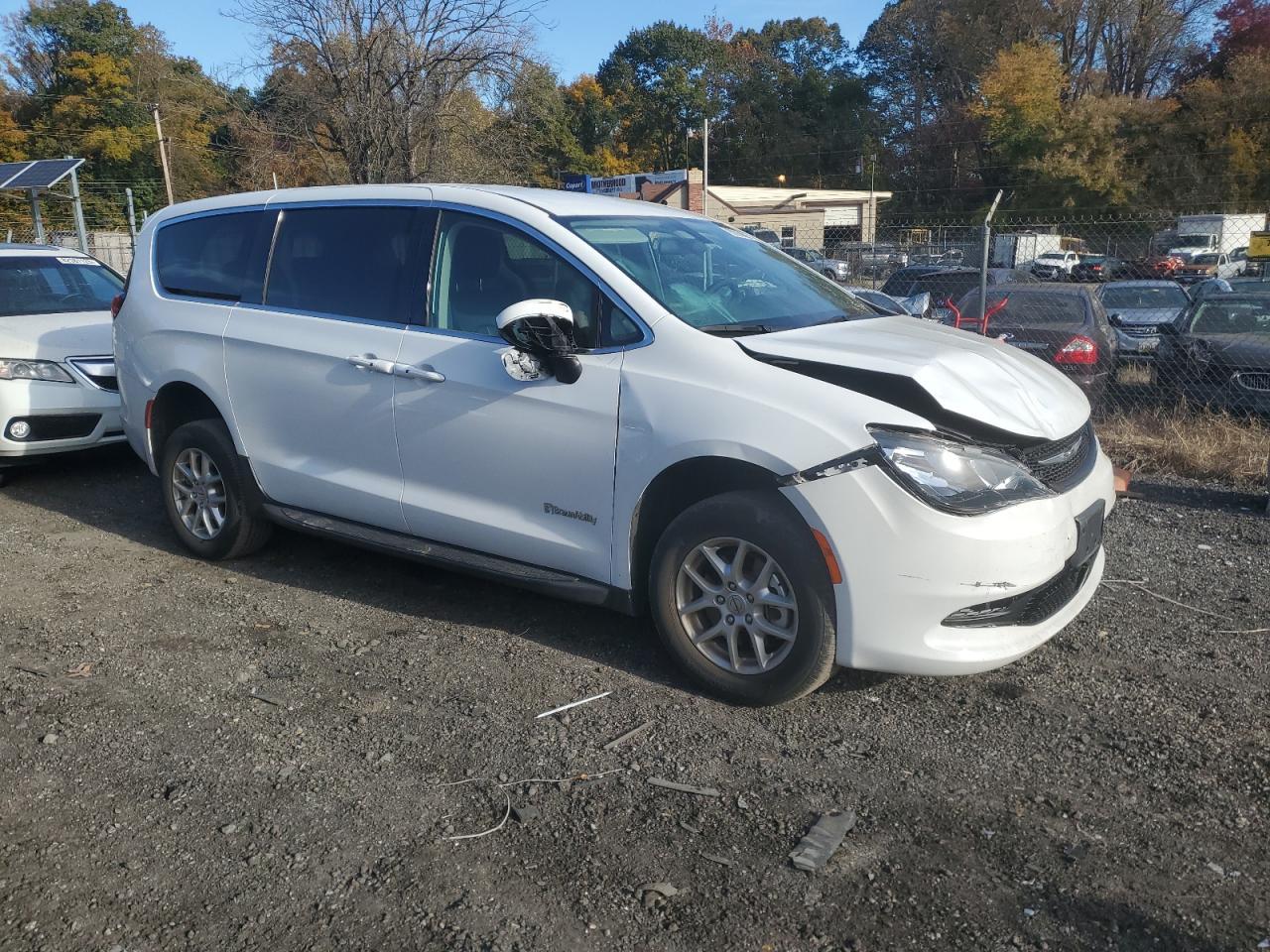 2022 Chrysler Voyager Lx - Фото 4
