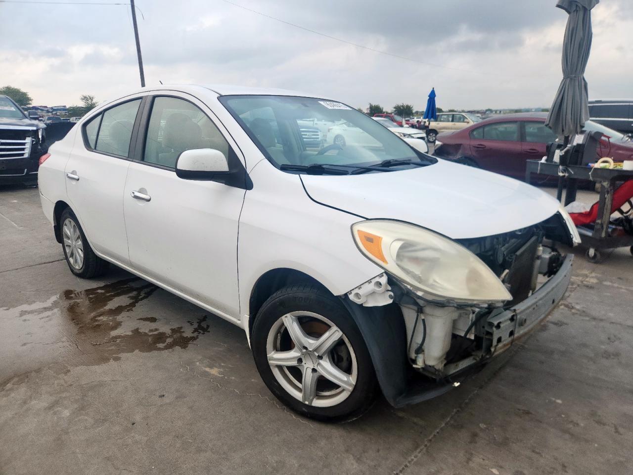 2012 Nissan Versa S - Фото 4