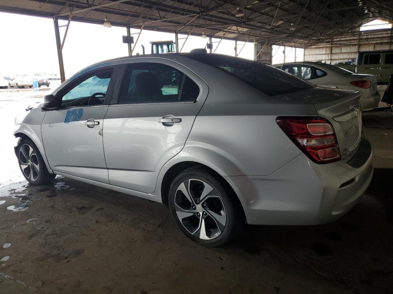 2017 Chevrolet Sonic Premier - Фото 2