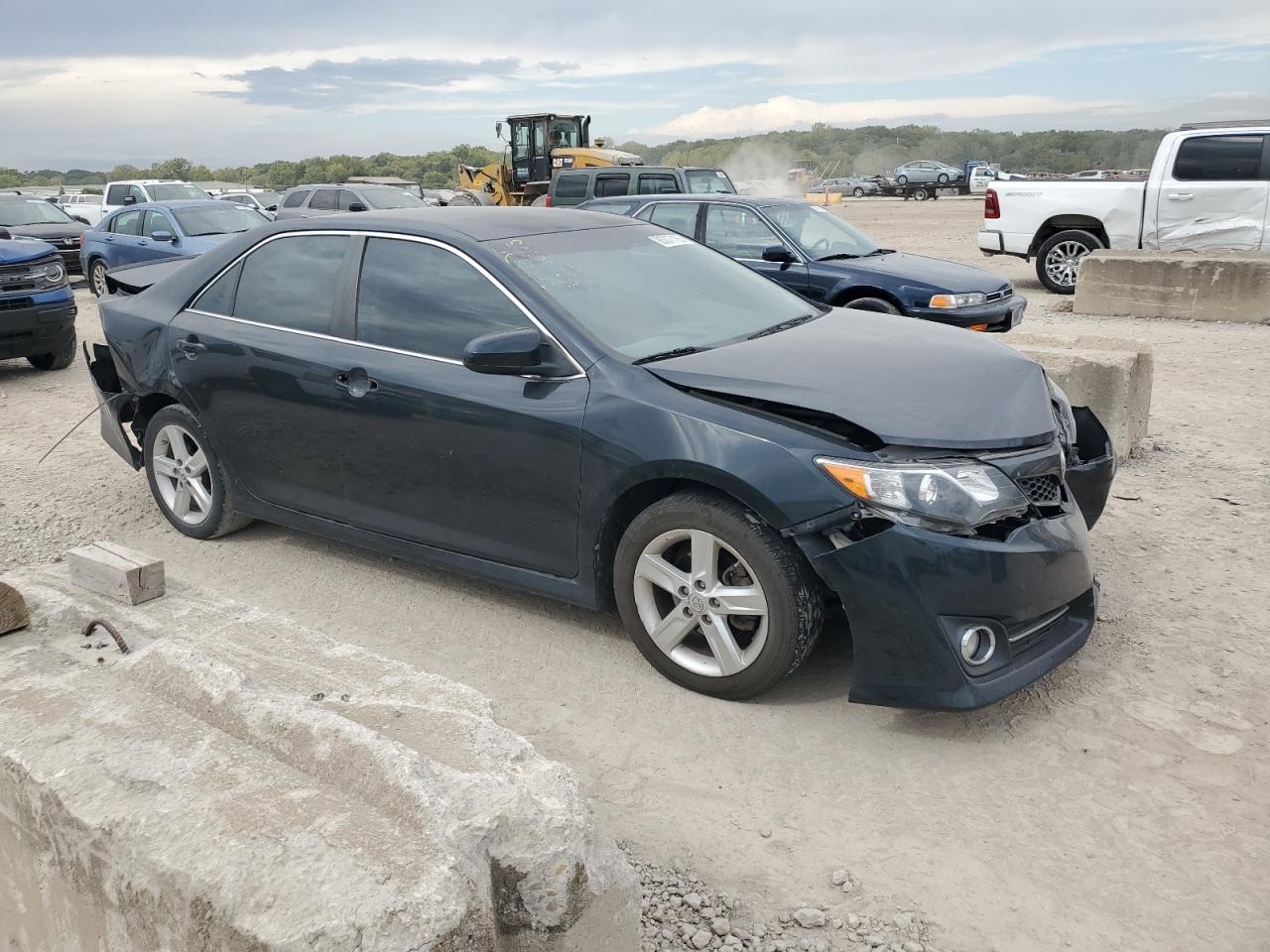 2014 Toyota Camry L - Фото 4
