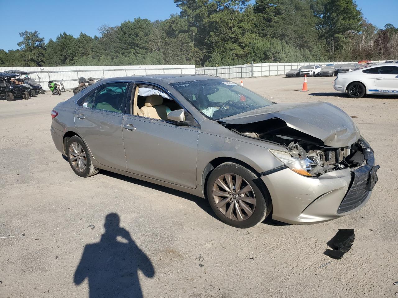 2015 Toyota Camry Le - Image 4
