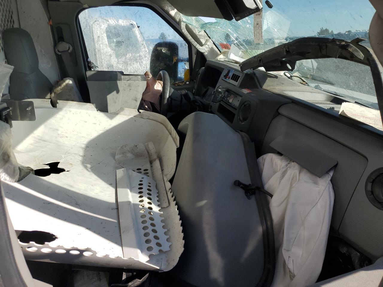 2023 Ford Econoline E350 Super Duty Cutaway Van - Фото 7