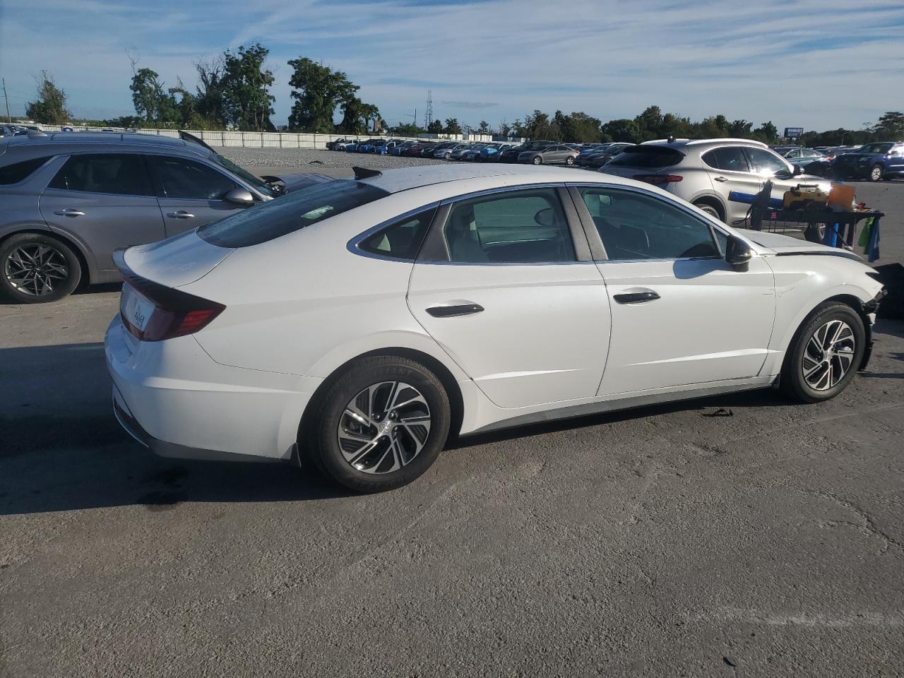 2021 Hyundai Sonata Hybrid - Image 3