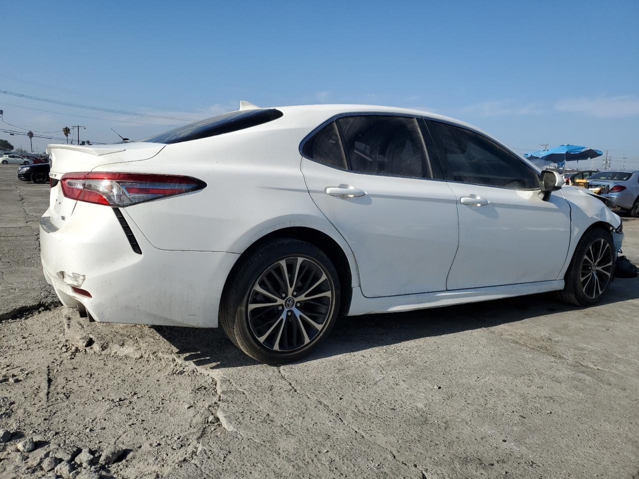 2019 Toyota Camry L - Фото 3