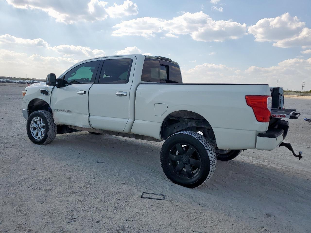 2017 Nissan Titan Xd Sl - Image 2