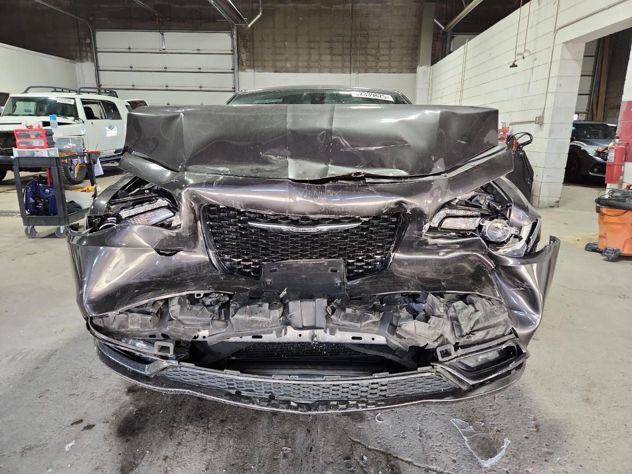 2017 Chrysler 300 S - Image 5
