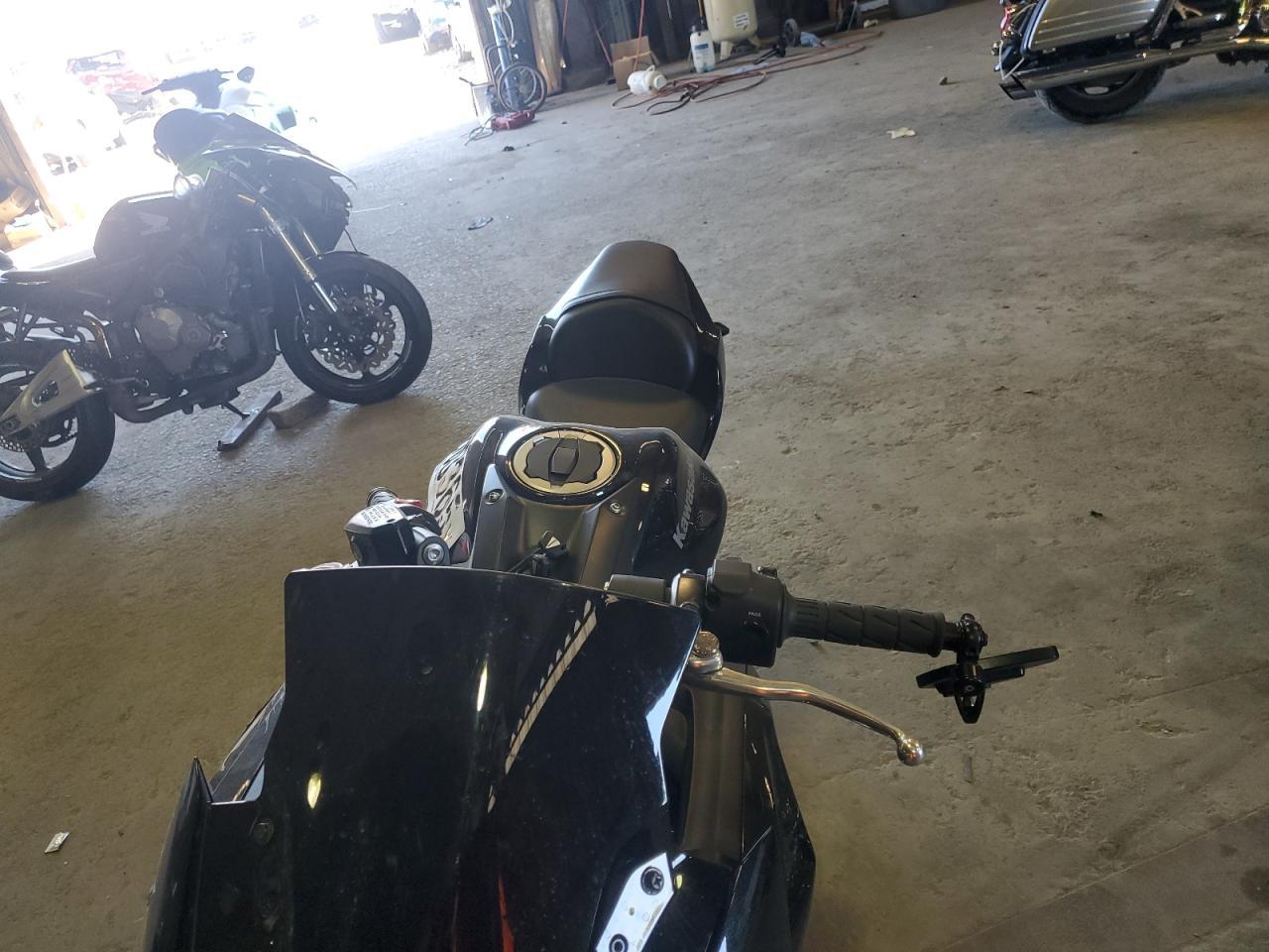 2025 Kawasaki Ex650 R - Фото 5