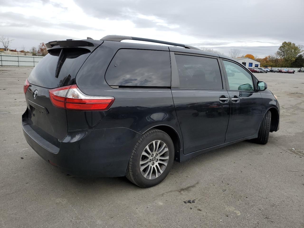 2019 Toyota Sienna Xle - Фото 3