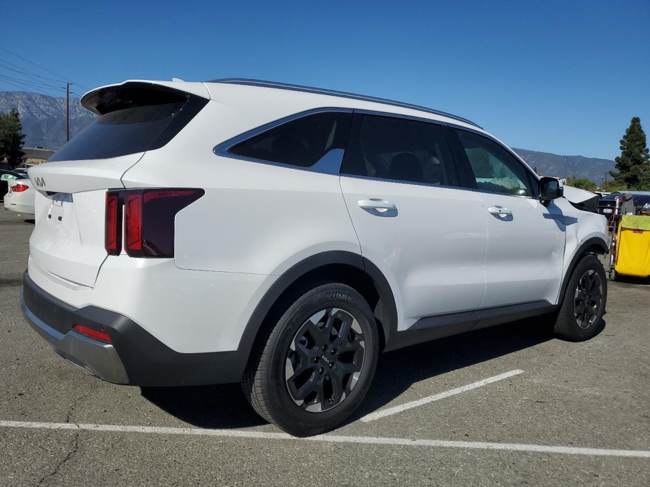 2025 Kia Sorento S - Фото 3