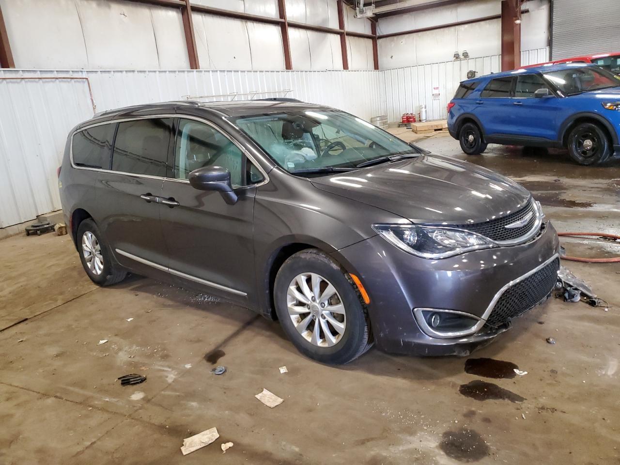 2018 Chrysler Pacifica Touring L Plus - Фото 4