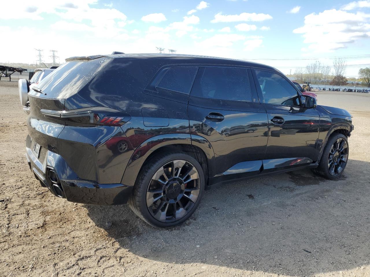 2023 BMW Xm - Image 3