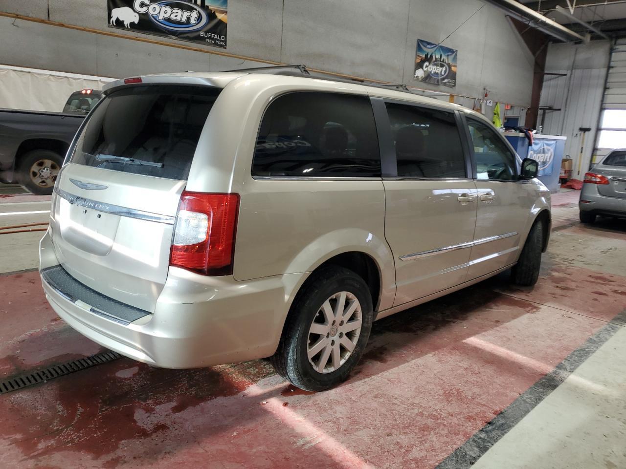 2014 Chrysler Town & Country Touring - Фото 3