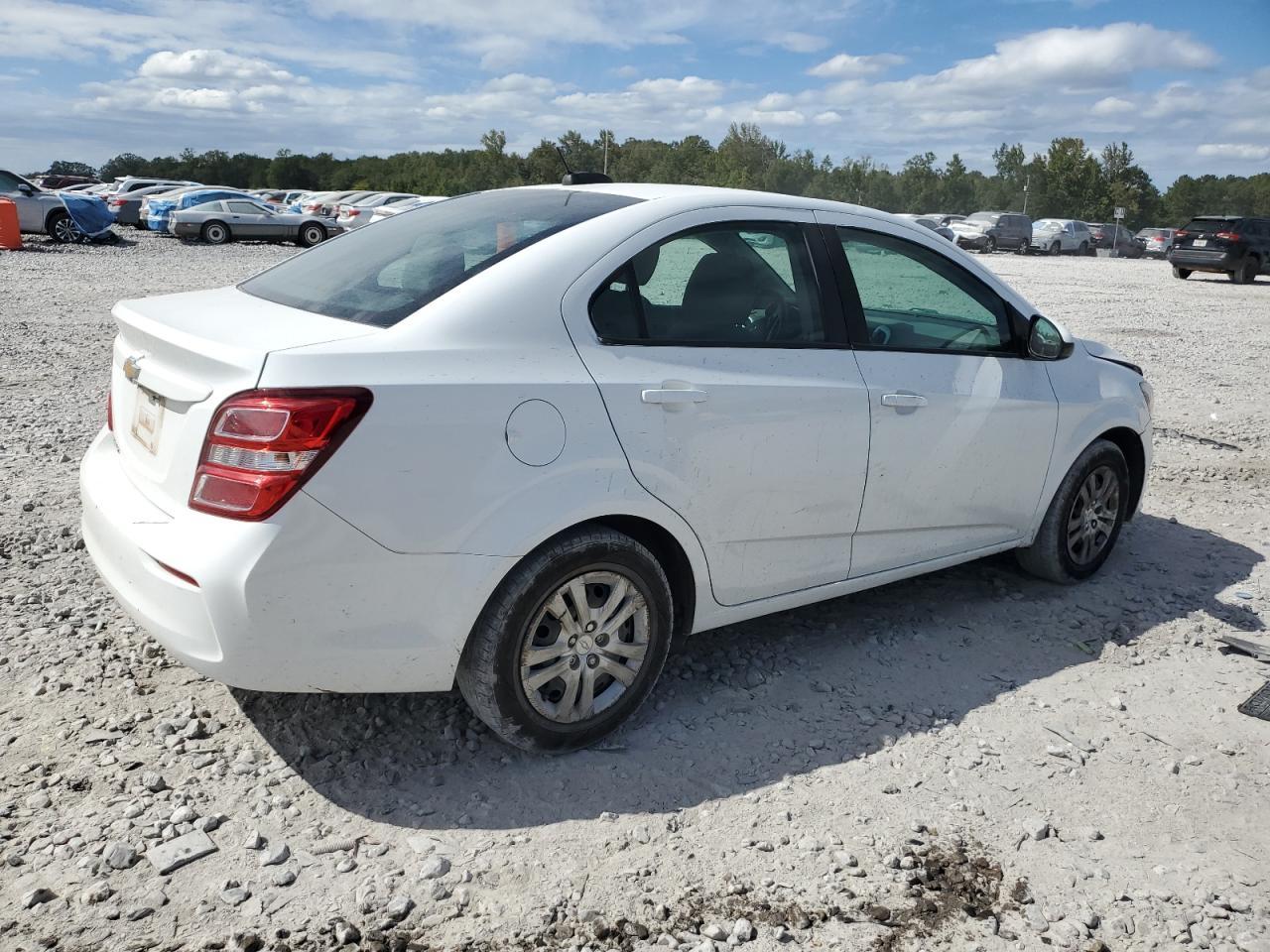 2018 Chevrolet Sonic Ls - Image 3