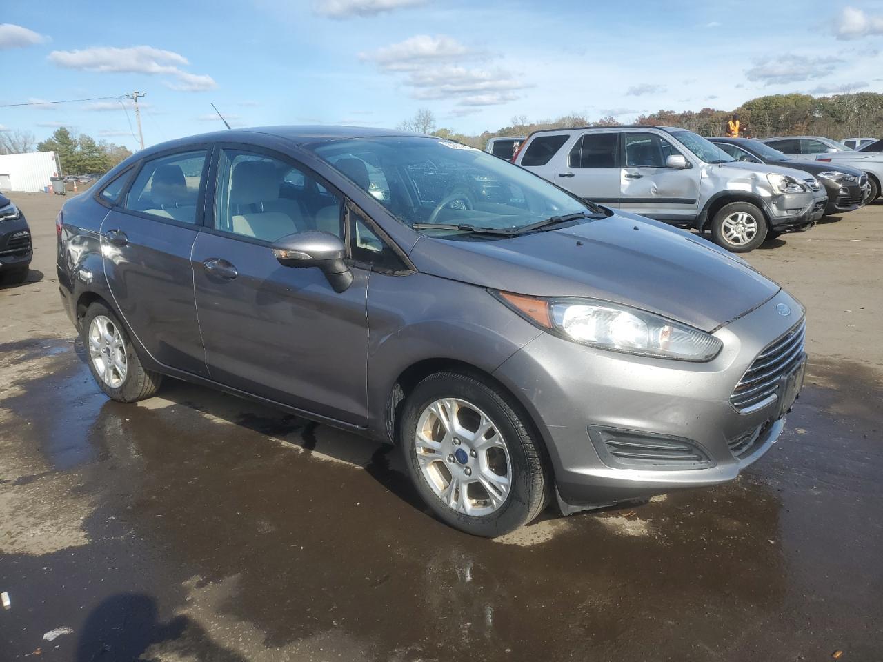 2014 Ford Fiesta Se - Фото 4