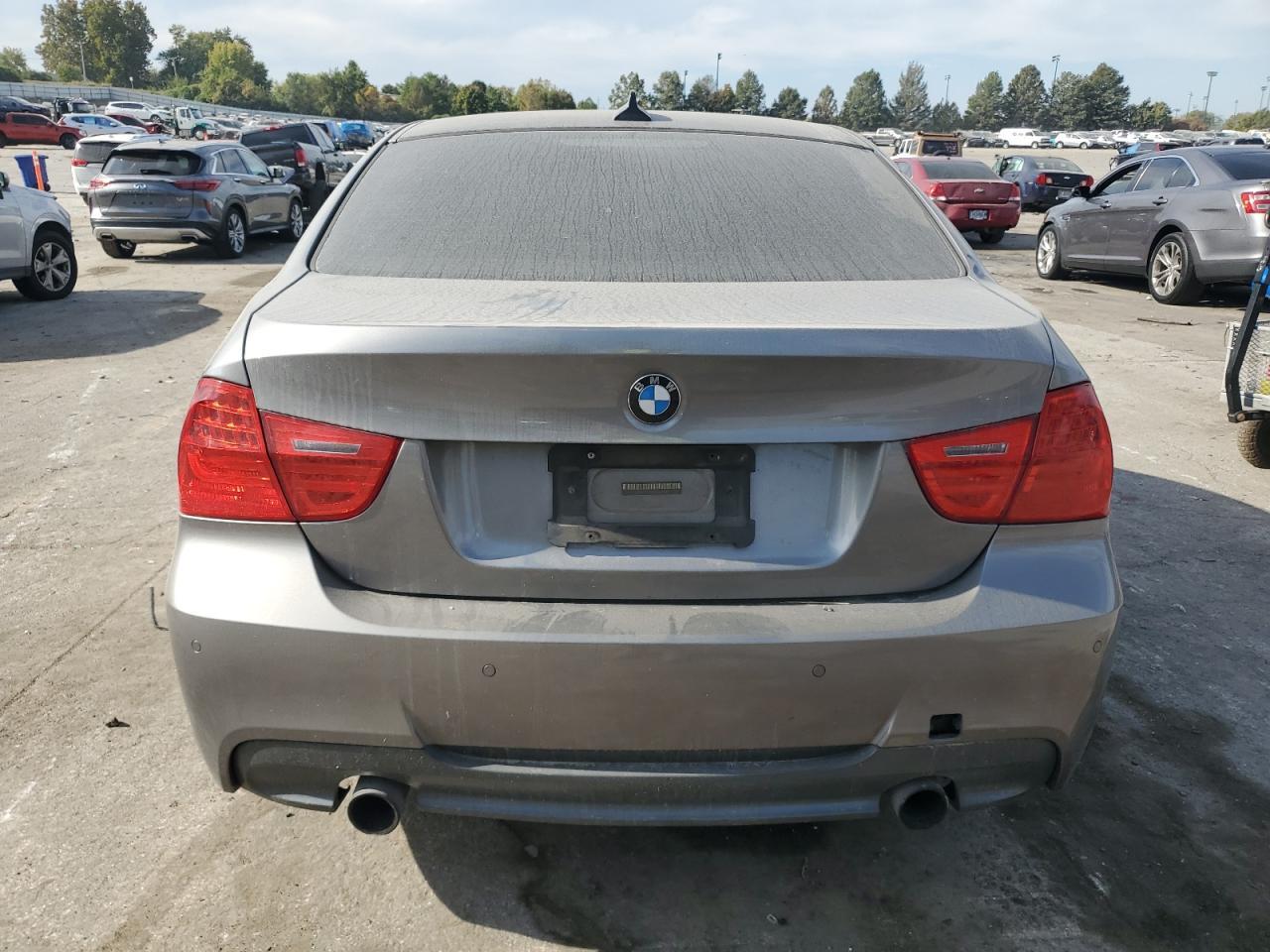 2010 BMW 335 Xi - Image 6