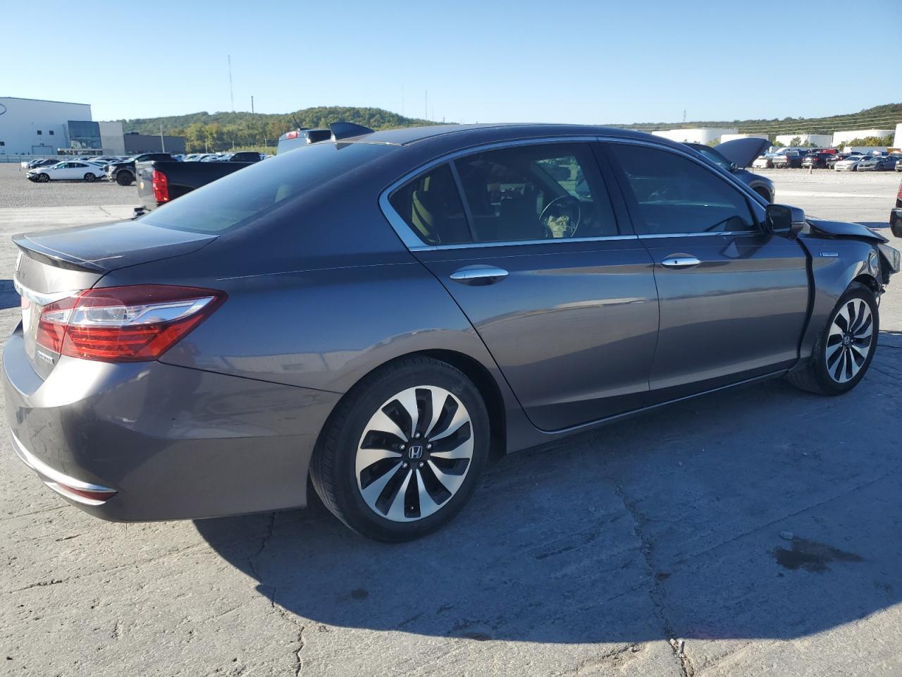 2017 Honda Accord Hybrid Exl - Image 3