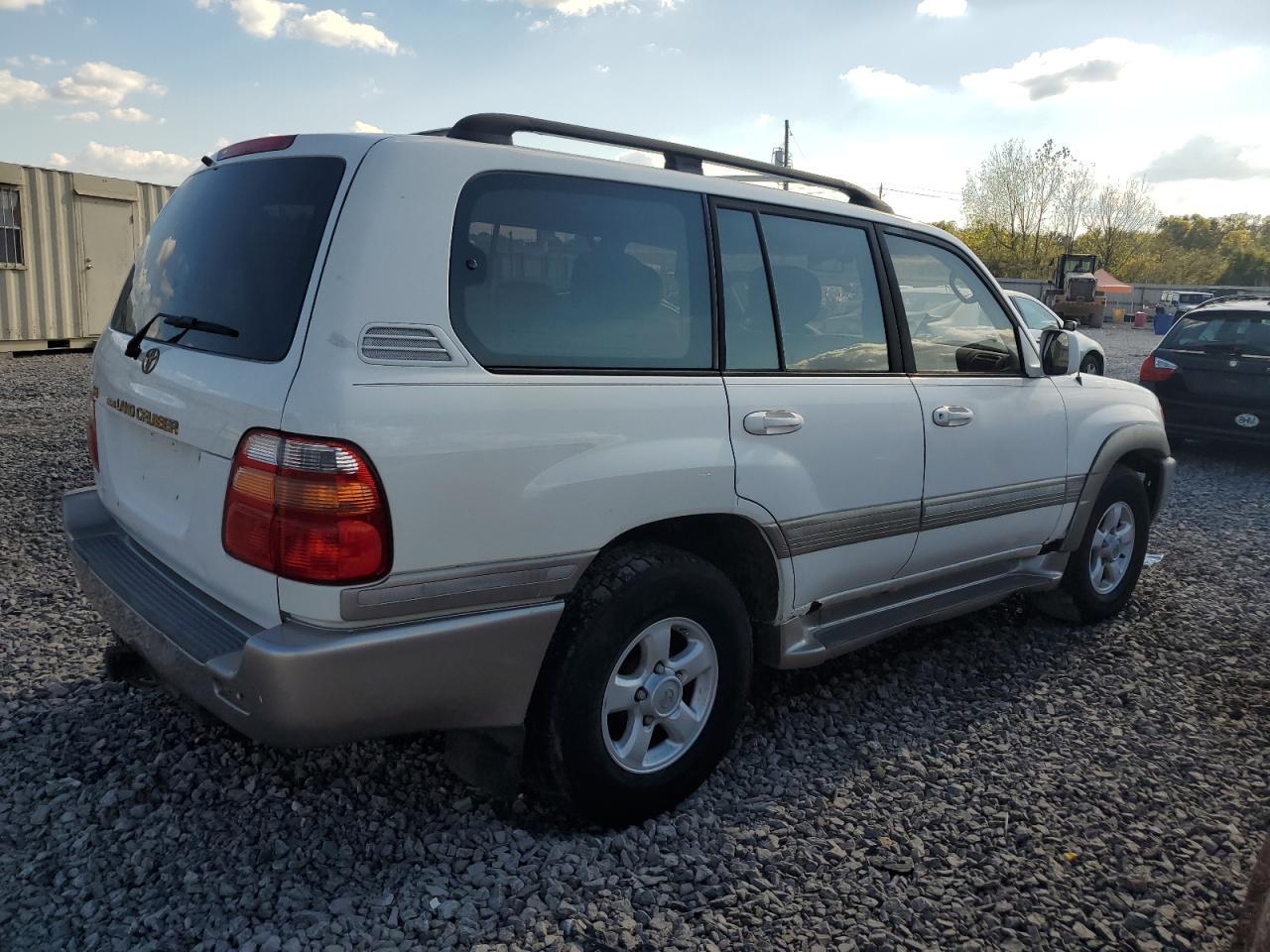 2000 Toyota Land Cruiser - Image 3