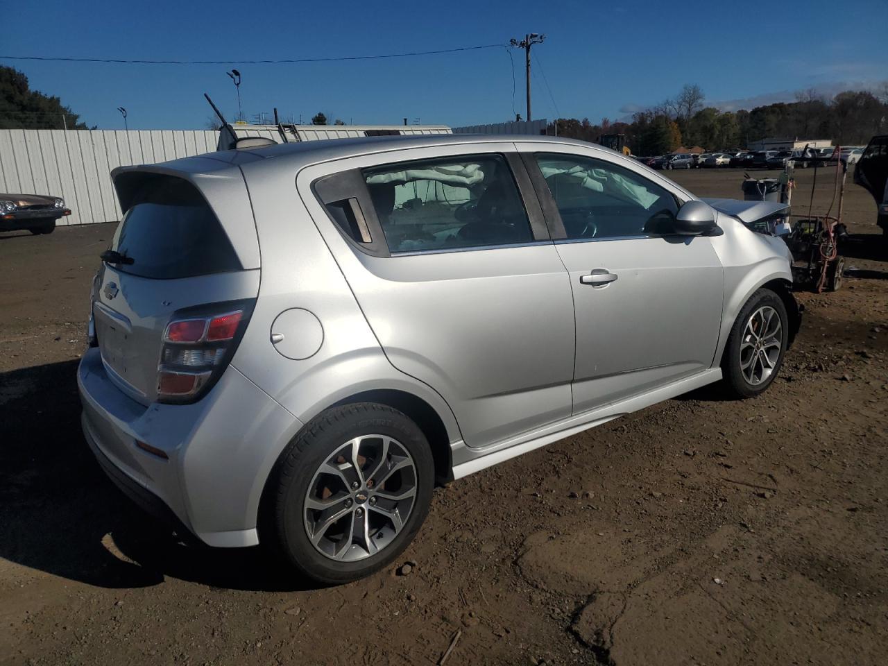 2017 Chevrolet Sonic Lt - Фото 3