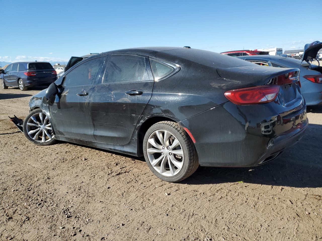 2015 Chrysler 200 S - Фото 2