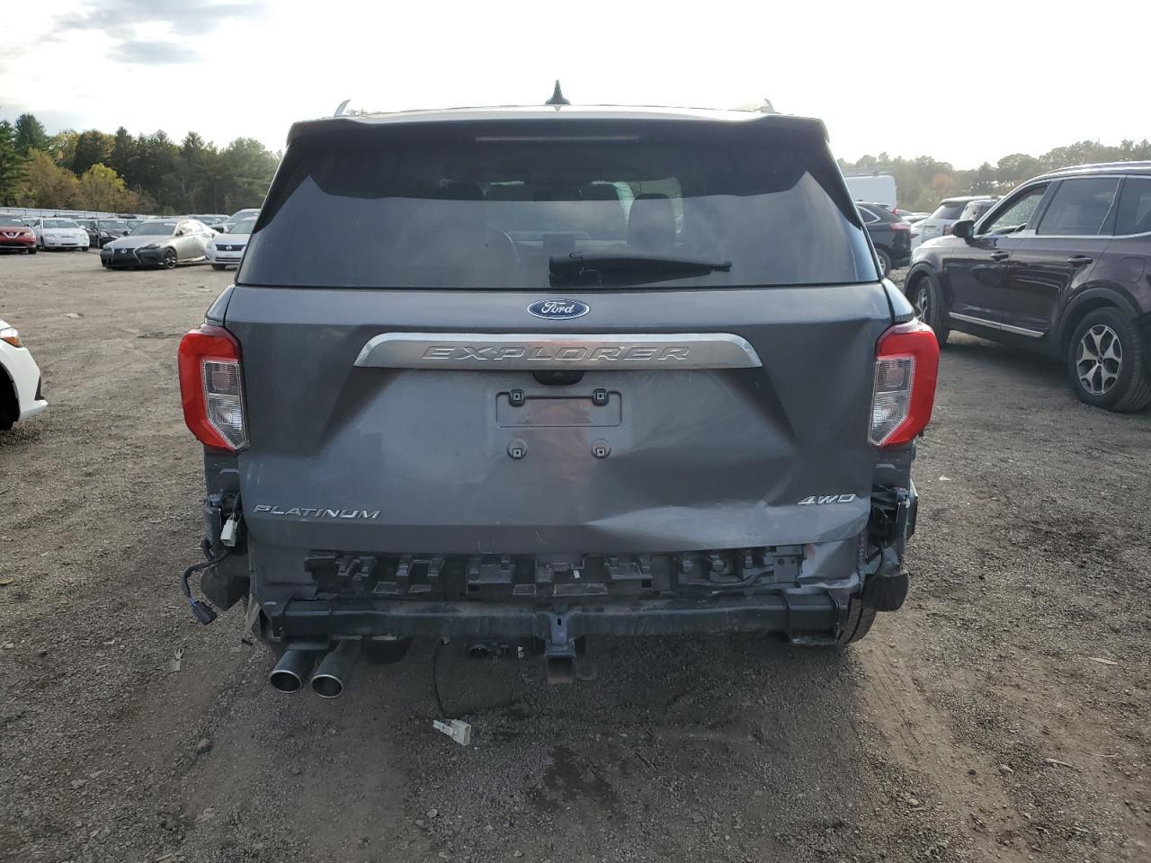 2023 Ford Explorer Platinum - Image 6