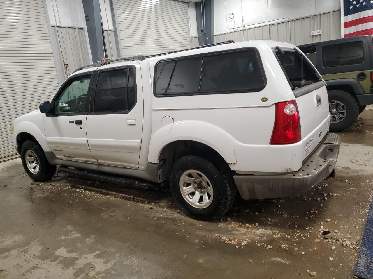 2001 Ford Explorer Sport Trac - Image 2