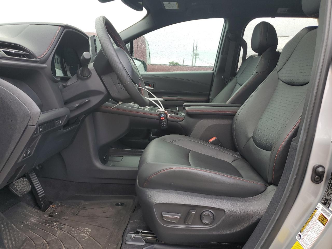 2025 Toyota Sienna Xse - Image 7