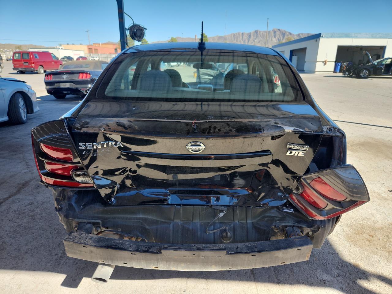 2012 Nissan Sentra 2.0 - Фото 6