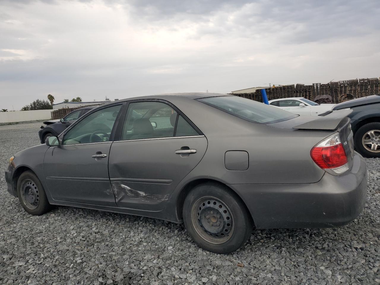 2005 Toyota Camry Le - Фото 2