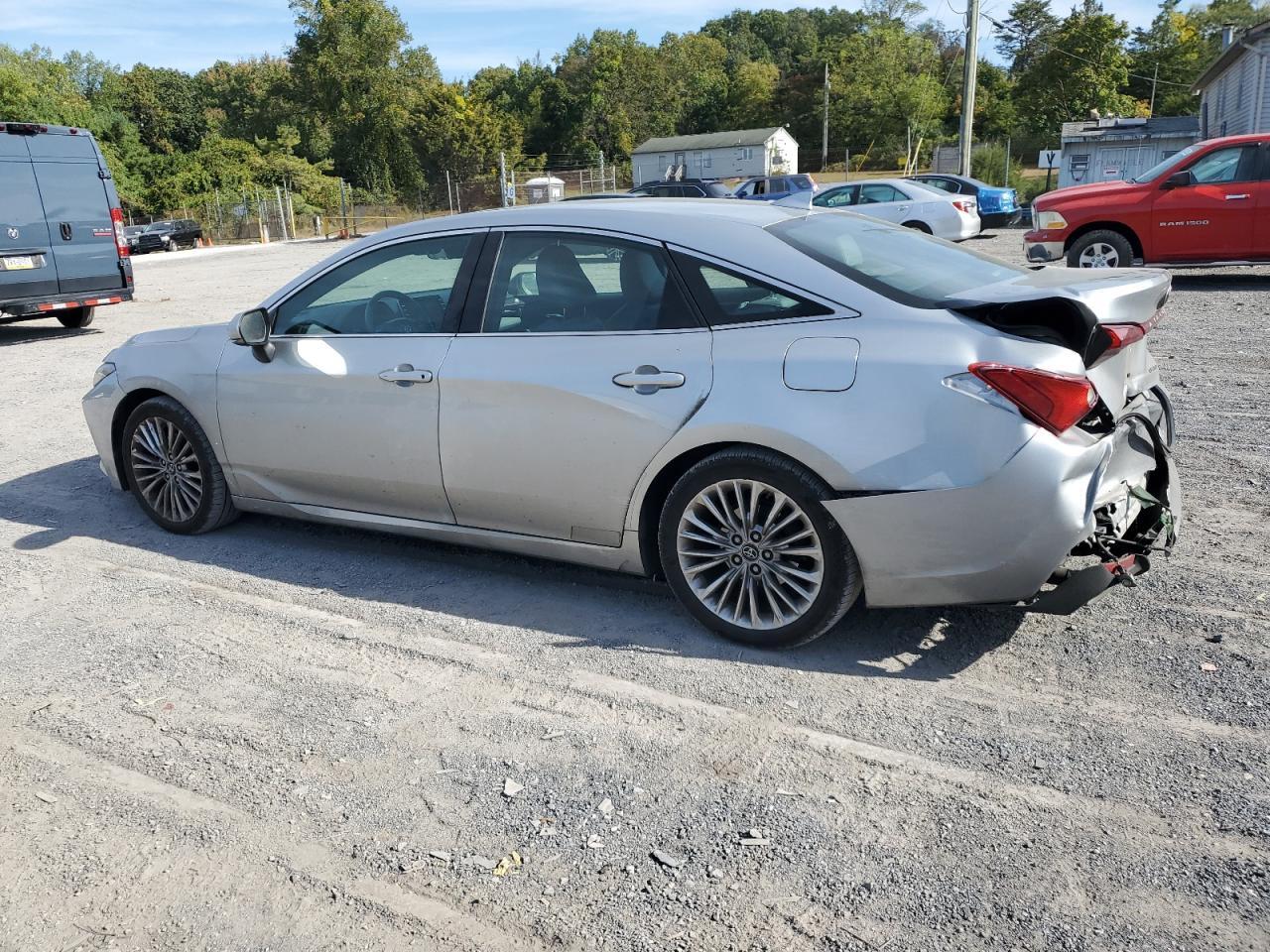 2019 Toyota Avalon Xle - Image 2