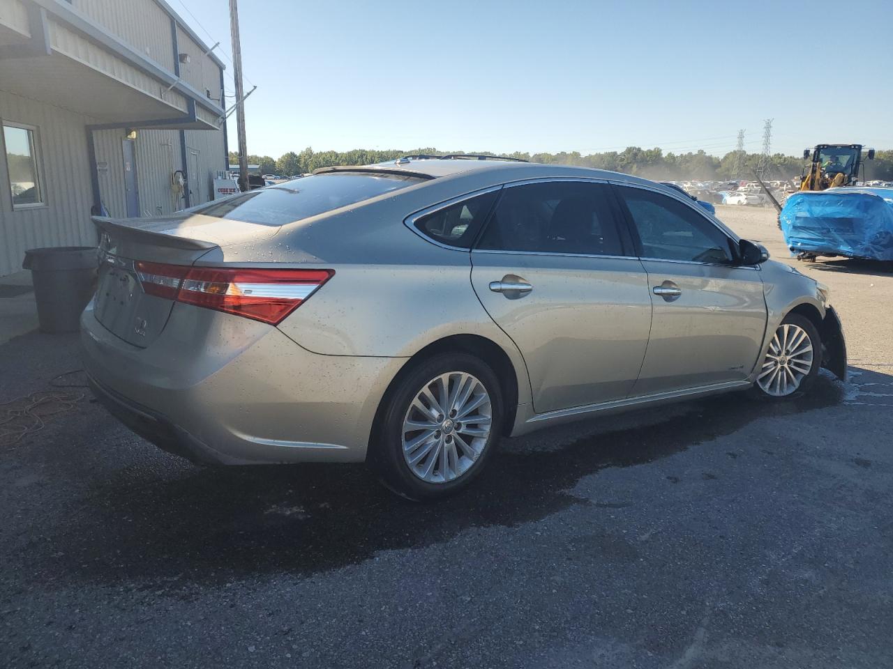 2013 Toyota Avalon Hybrid - Image 3