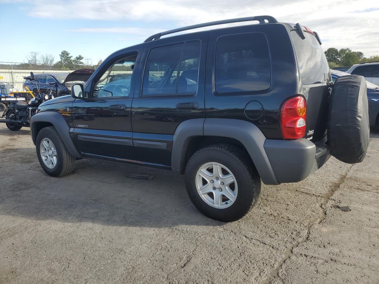 2004 Jeep Liberty Sport - Фото 2