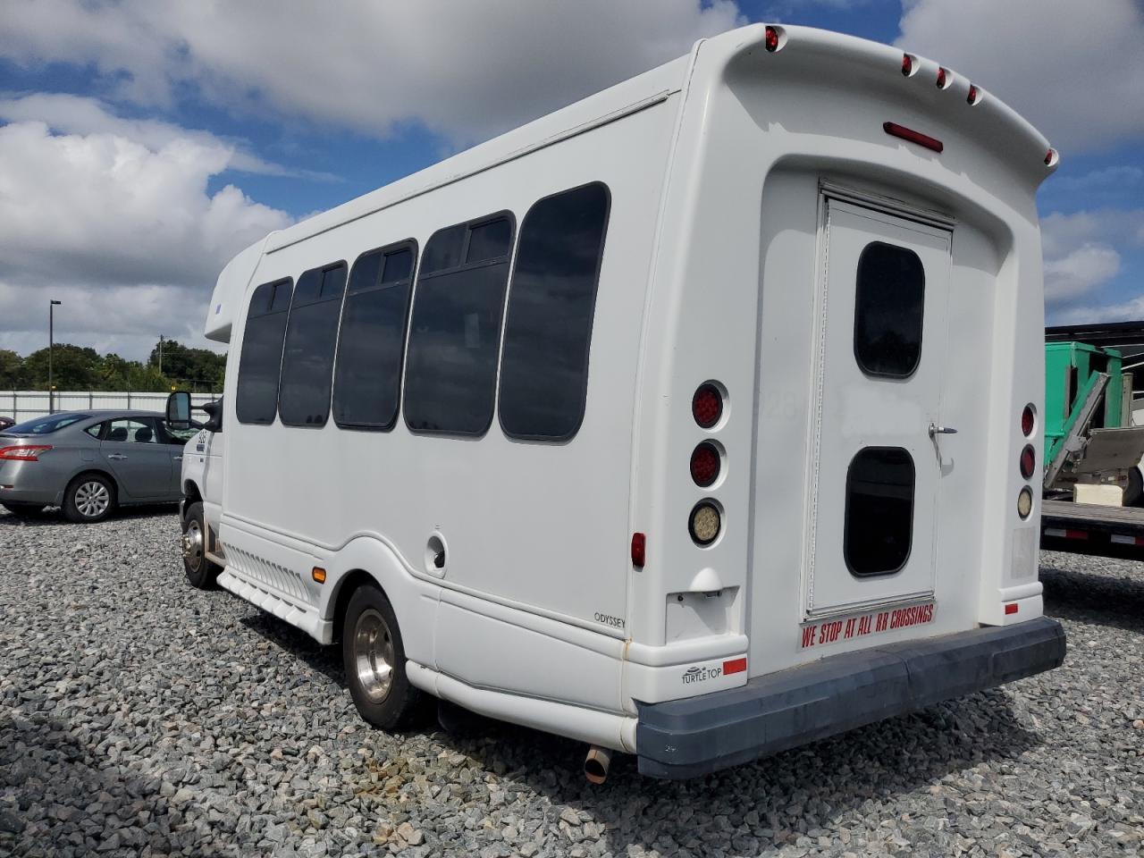 2014 Ford Econoline E450 Super Duty Cutaway Van - Фото 2