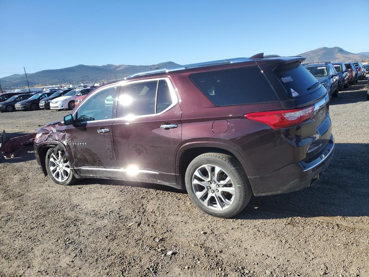 2020 Chevrolet Traverse Premier - Фото 2