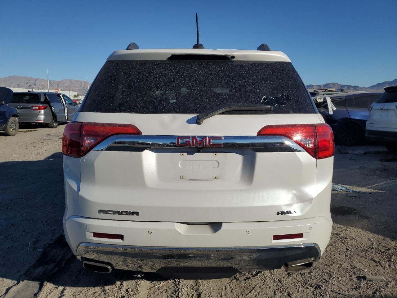 2019 GMC Acadia Denali - Фото 6