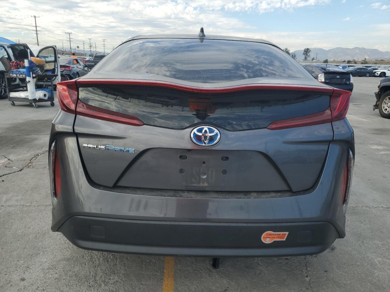 2020 Toyota Prius Prime Le - Фото 6