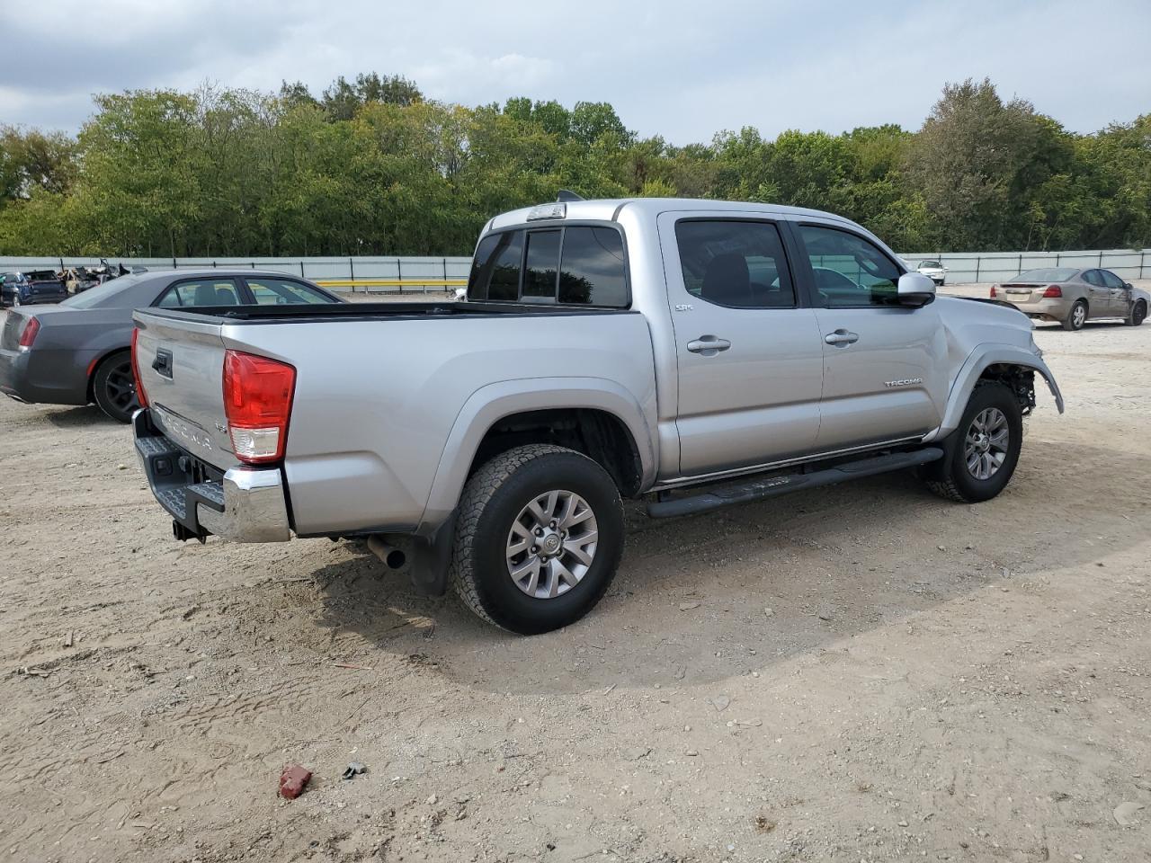 2017 Toyota Tacoma Double Cab - Image 3
