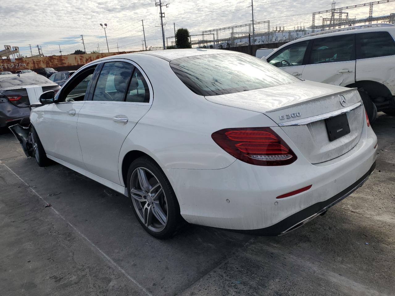 2017 Mercedes-Benz E 300 - Фото 2