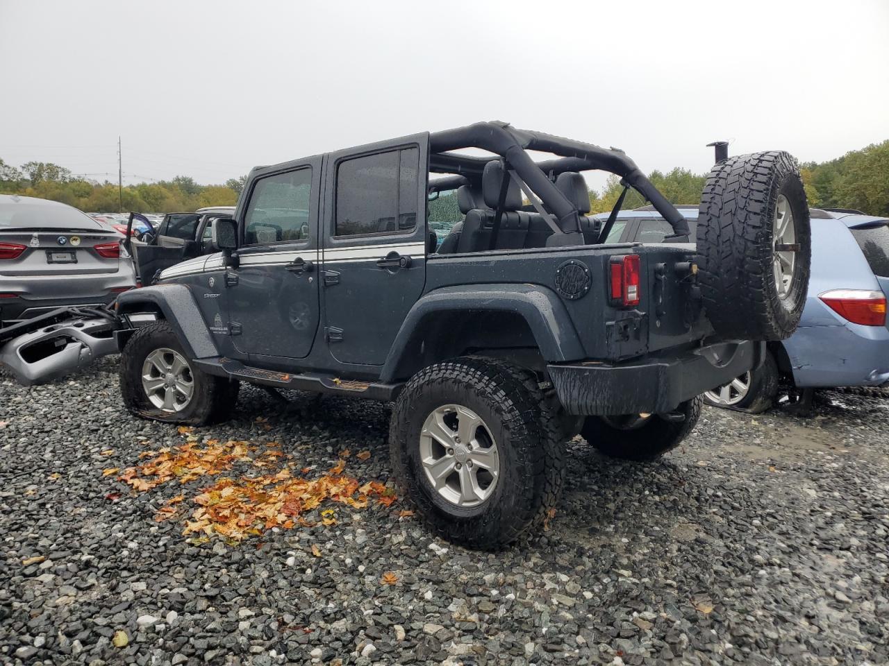 2017 Jeep Wrangler Unlimited Sahara - Фото 2