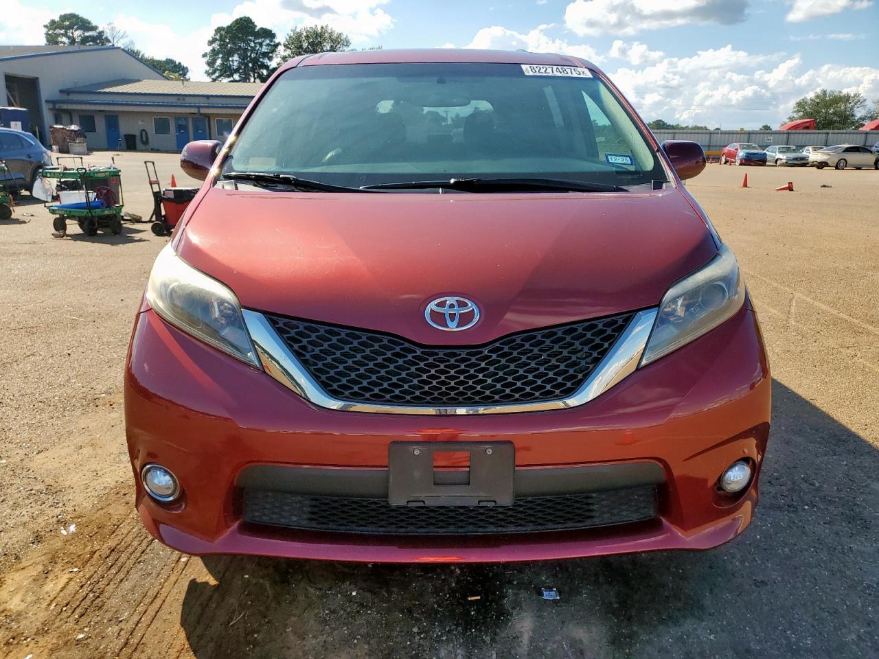 2017 Toyota Sienna Se - Image 5