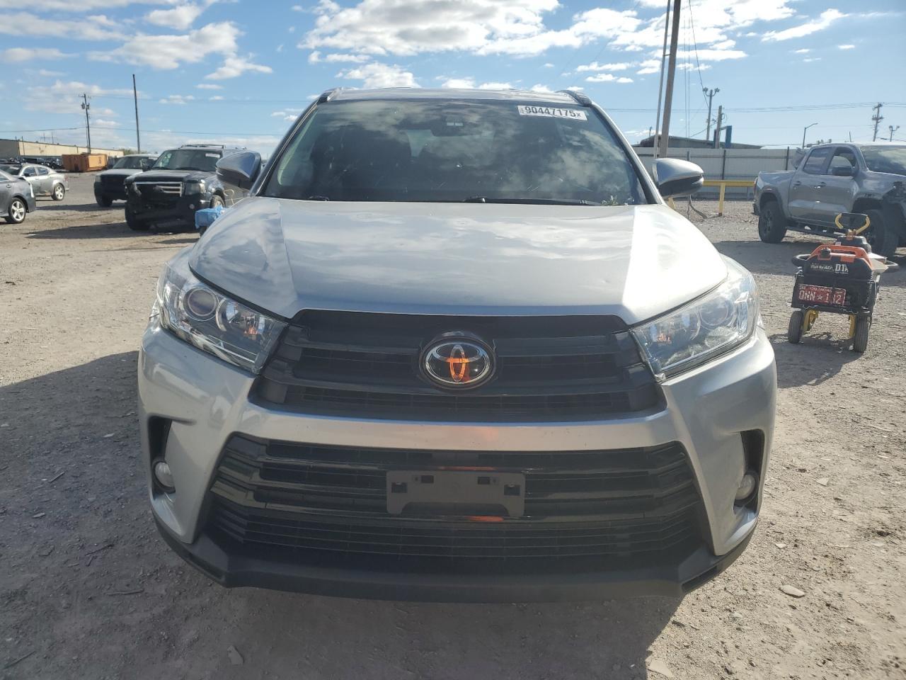 2017 Toyota Highlander Se - Фото 5